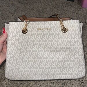 Michael kors purse 
Has normal wear inside still looks brand new